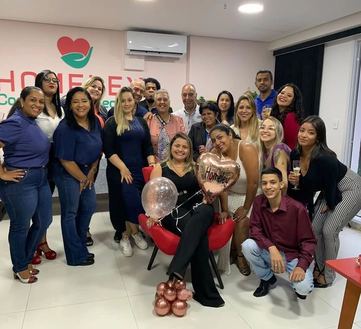 Equipe real da Homeley reunida no escritório em Guarulhos